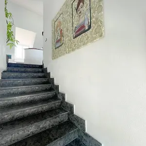 https://elegante-appartamento-100-mq-parcheggio-wi-fi.hotelitalianriviera.com
