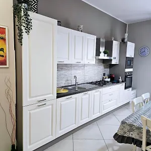 https://luto-house-catania.taorminaitalyhotels.com