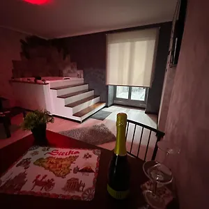 https://sunholidayhouse.taorminaitalyhotels.com